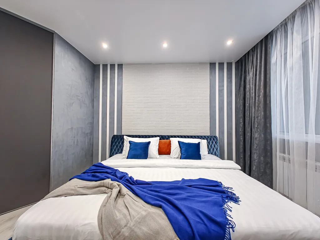 Масштабная двухкомнатная с кроватью super king-size в ЖК Дождь