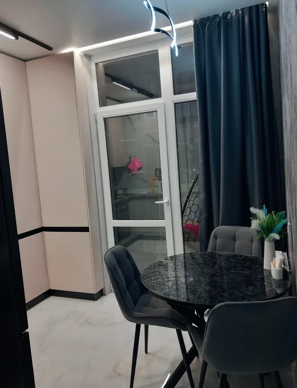 Новая,уюная 2х.кв люкс на 6чел,закрытая территор.,юго-зап р-на, 17/77