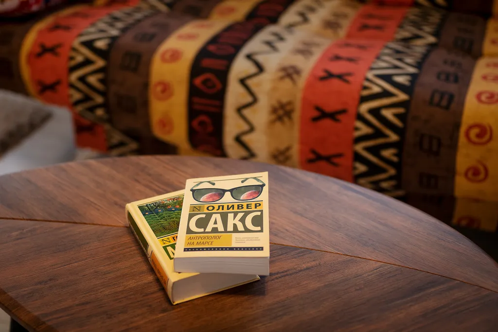 Домик с павлинами