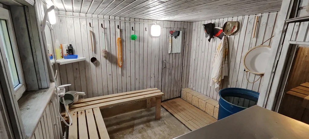 Уединенная дача с прудом и баней у Псковского озера