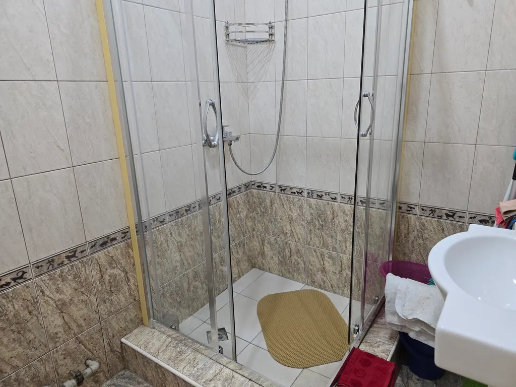 Комфортная квартира в 100 м до парка, отдельный вход, гараж, без горок