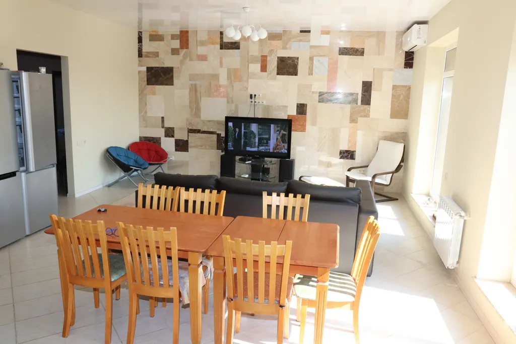 Загородный дом-шале "Pinebrook", аренда, у реки Дон. Сезонный бассейн.