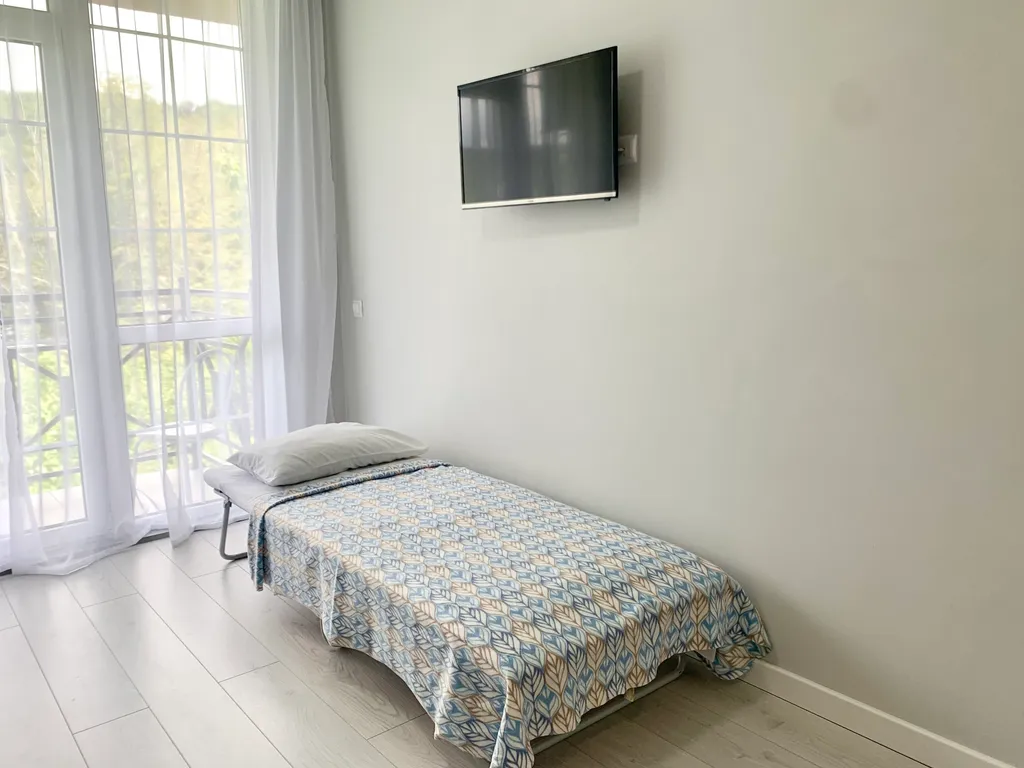 Новая светлая студия с балконом