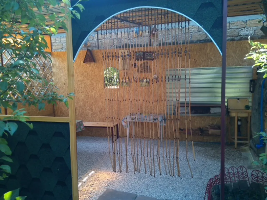 Большой дом-дача с двором, бассейном, беседкой, мангалом