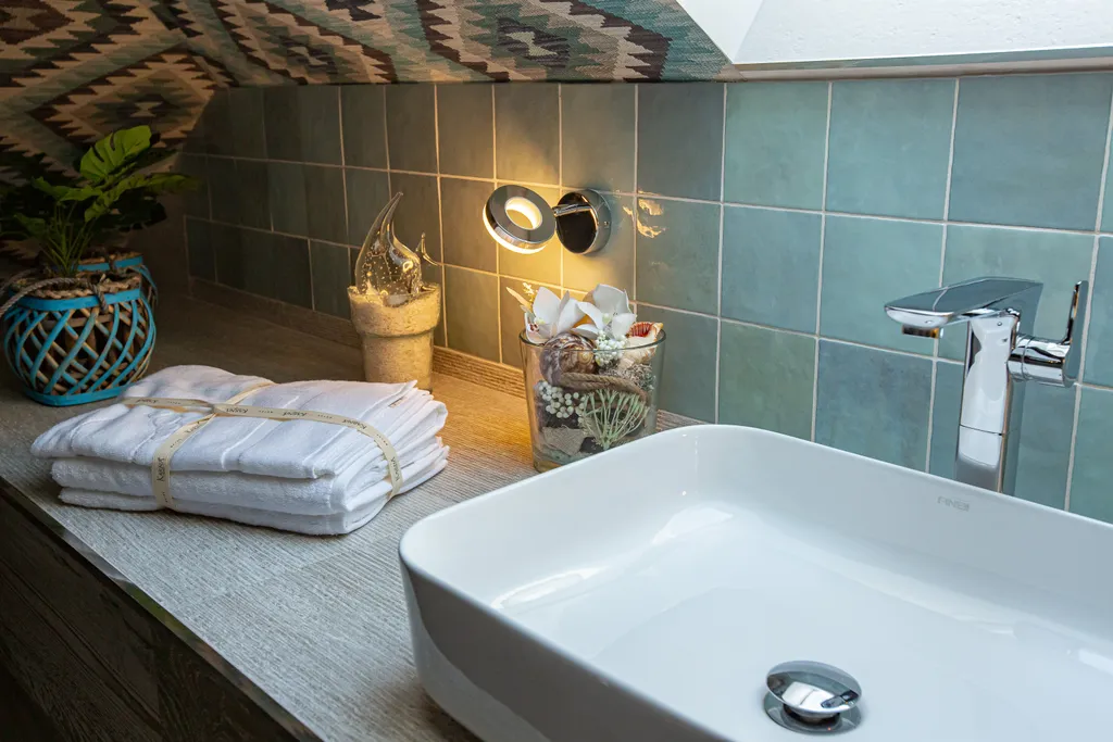 Вилла дзен с ванной спа и террасой с видом на сад