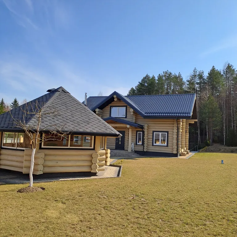 Уютный домик, на опушке леса, с видом на озера