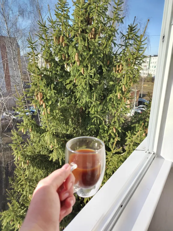 Стильная квартира с большой кроватью.