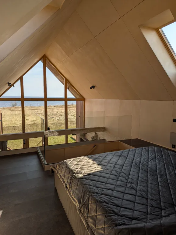 Дом с баней и горячей купелью на озере