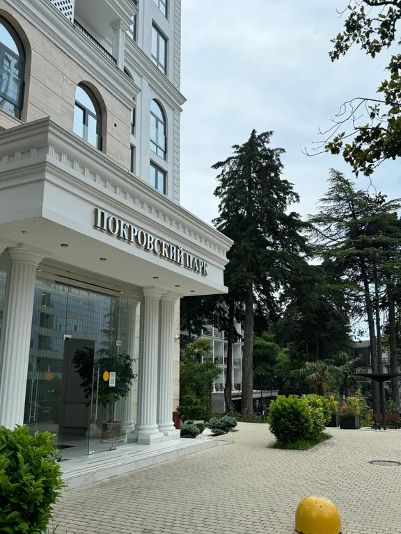 Дизайнерская новая квартира с шикарным видом на Дендропарк