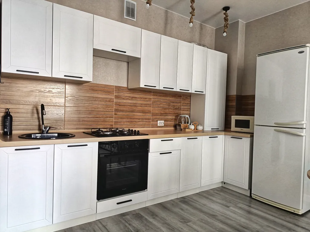 Светлая квартира рядом с ТЦ «Премьер» от Kravc Group