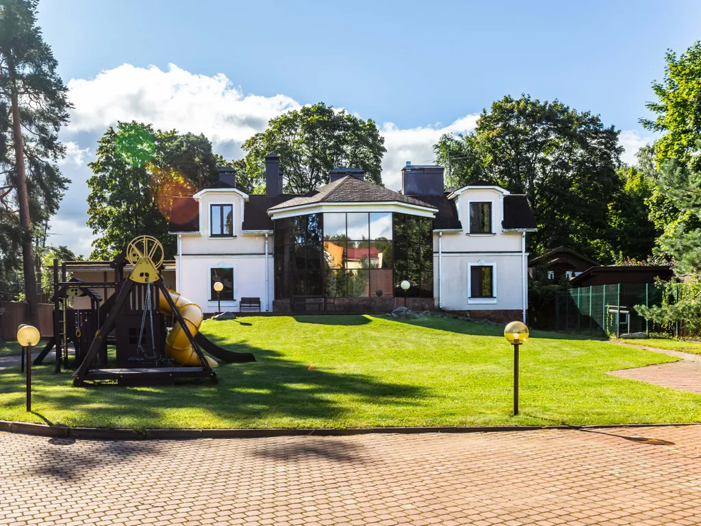 Коттедж Дом в черте города для семейного отдыха — Санкт-Петербург