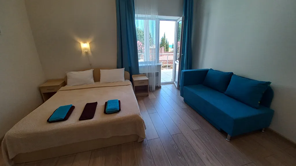 Две смежные комнаты с санузлом для четырёх человек