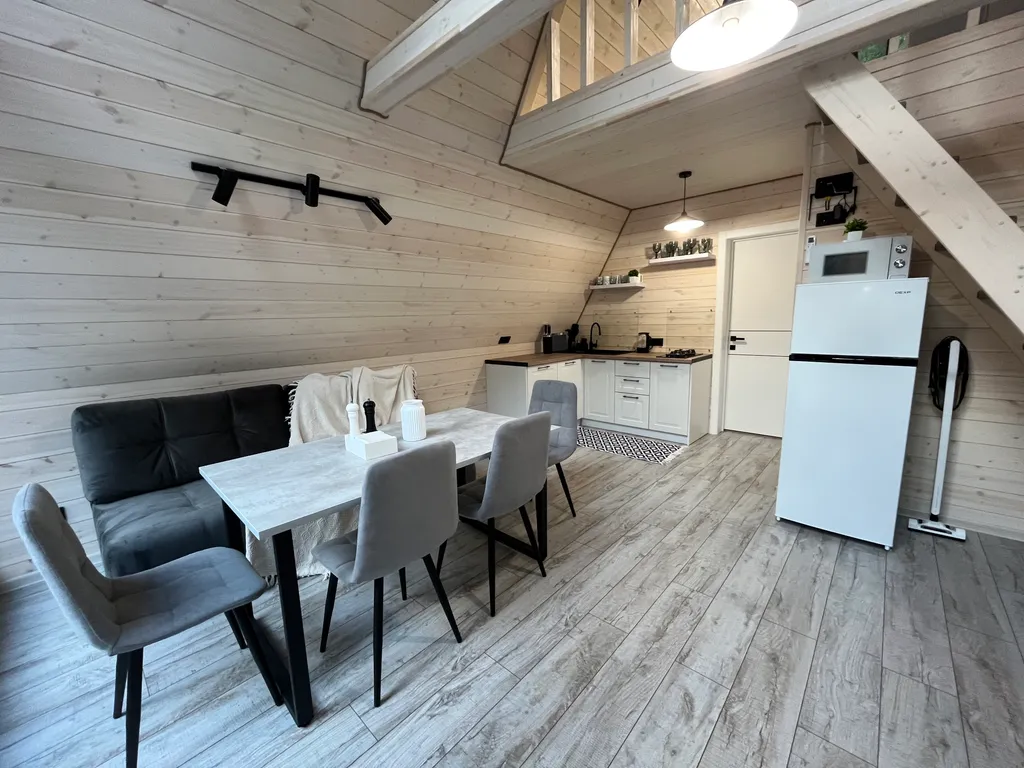 Афрейм с горячей купелью и бассейном