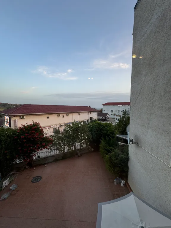 Апаpтамeнты на берегу мoря