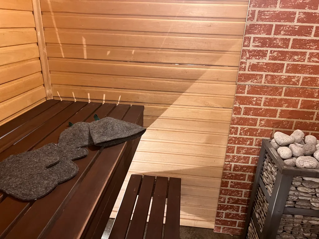 Уютный дом на краю леса