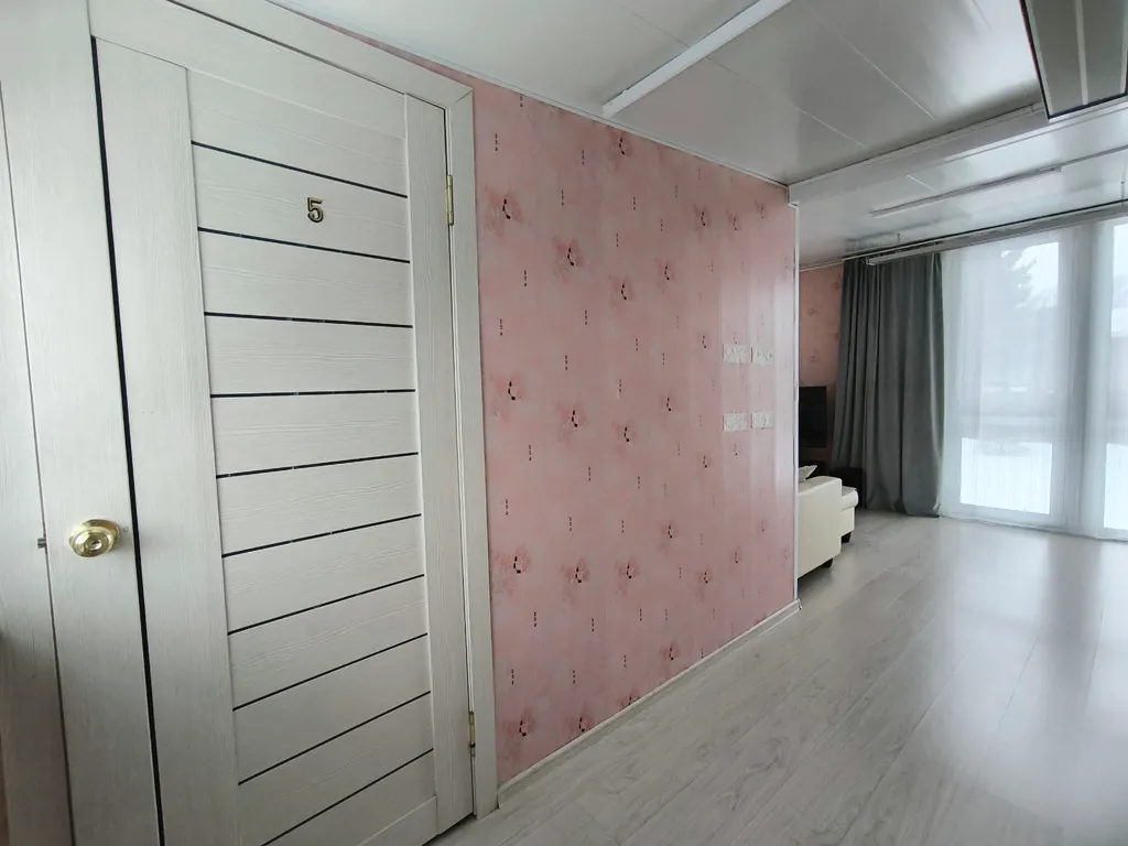 Комфортабельный 2-этажный дом с панорамным остеклением и русской баней