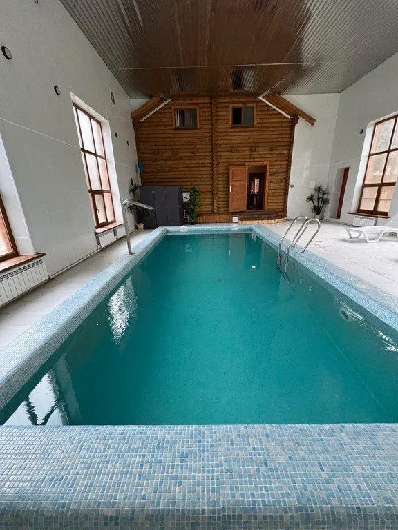 Дом с баней и бассейном