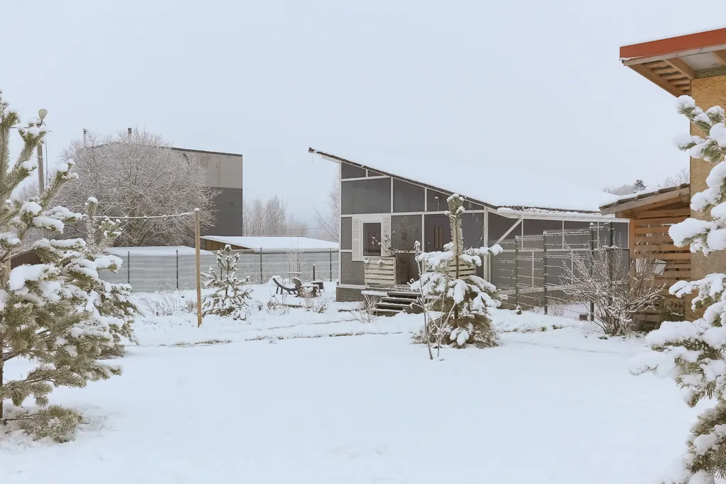 Коттедж Апартамент в стиле Pop-art с видом на бассейн — Пеники