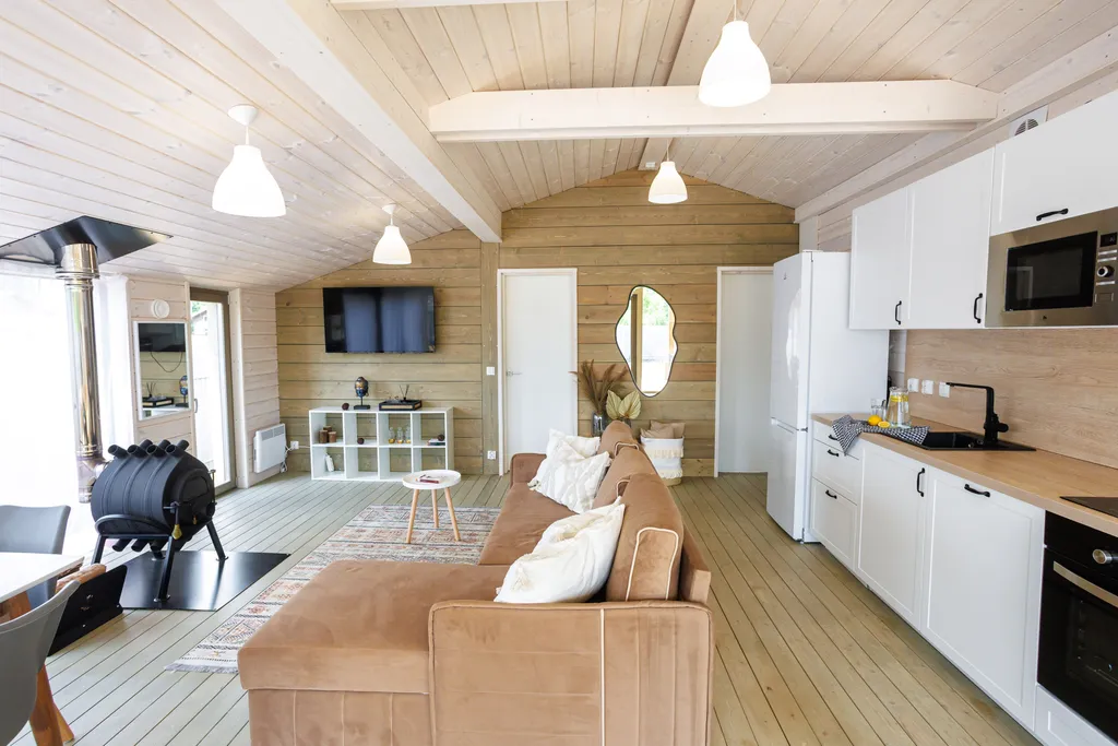 Загородный дом у леса и конюшни