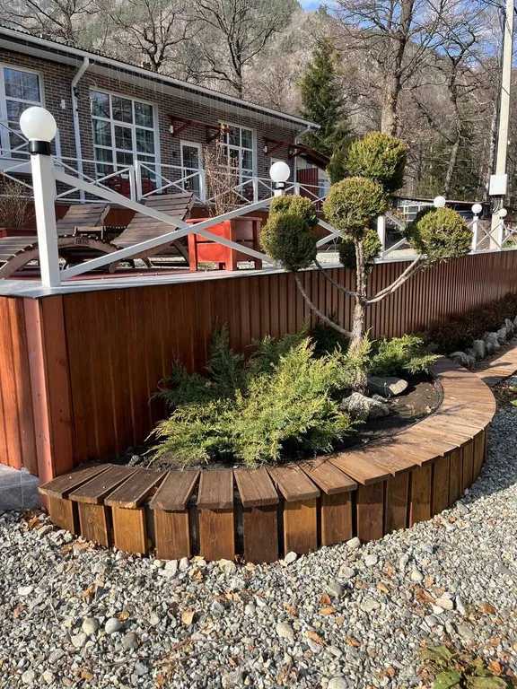 Премиальный Гостевой Дом в темных тонах с видом на горы