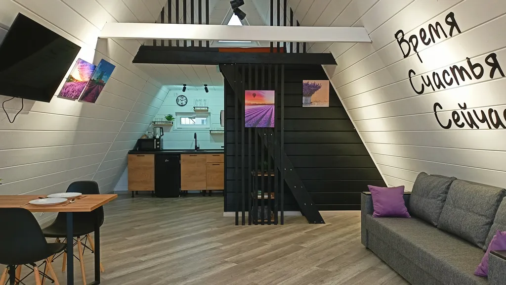 Стильный дом рядом с лесом