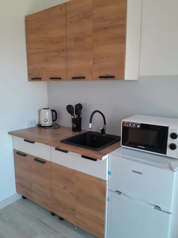 Современный мини-дом в горах недалеко от моря