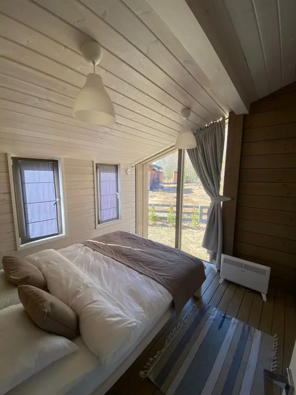 Коттедж Дом в лесу на берегу озера — Плодовое