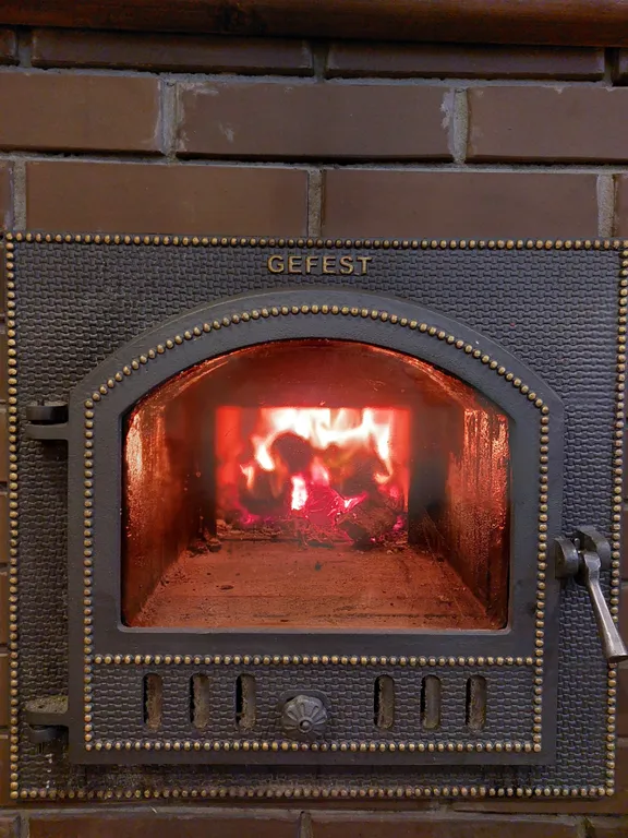 Маленький домик с ангелом