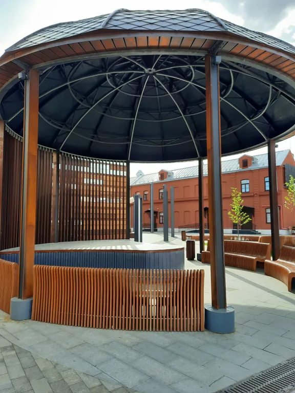 Студия через мост от Кремля