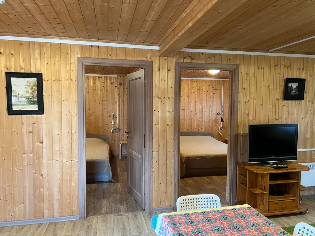 Домик у озера