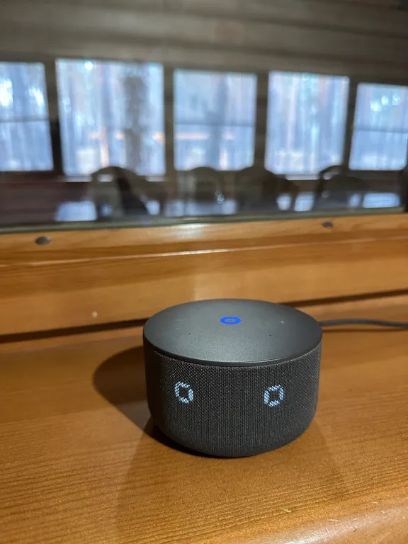 Уютный дом в лесу