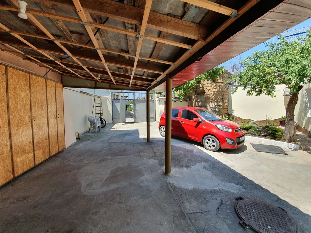 Дом со своим большим двором