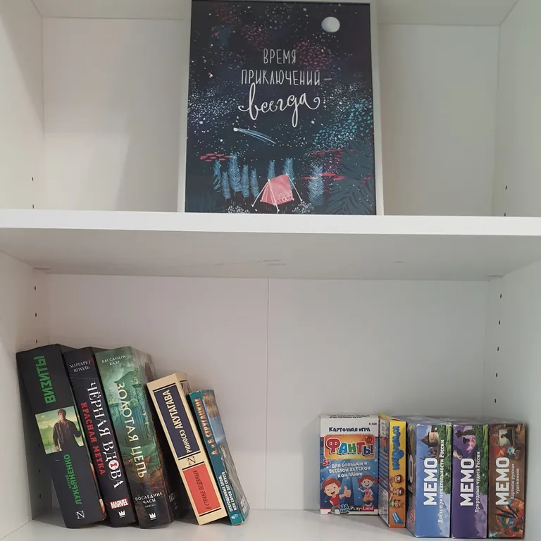 Домик под соснами