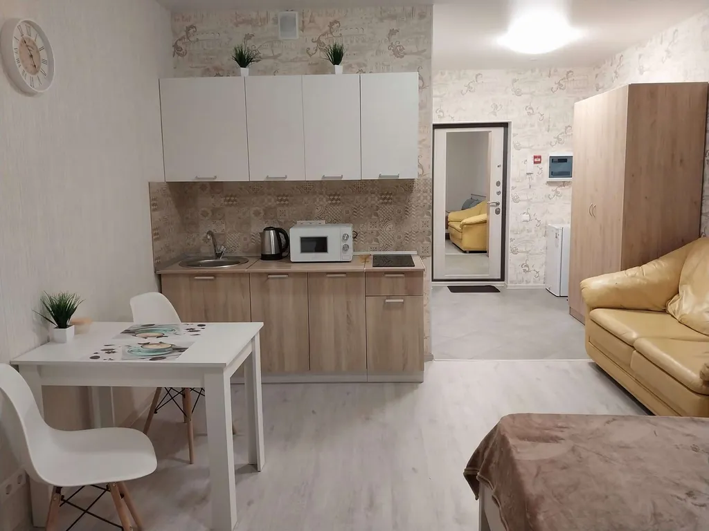 Студия-уют в жёлтых тонах