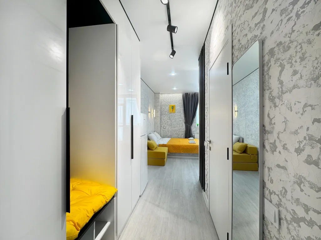 Светлая студия с панорамной лоджией