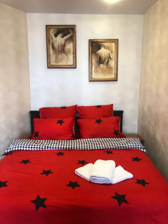 Адам и Ева, отличная квартира для хороших людей