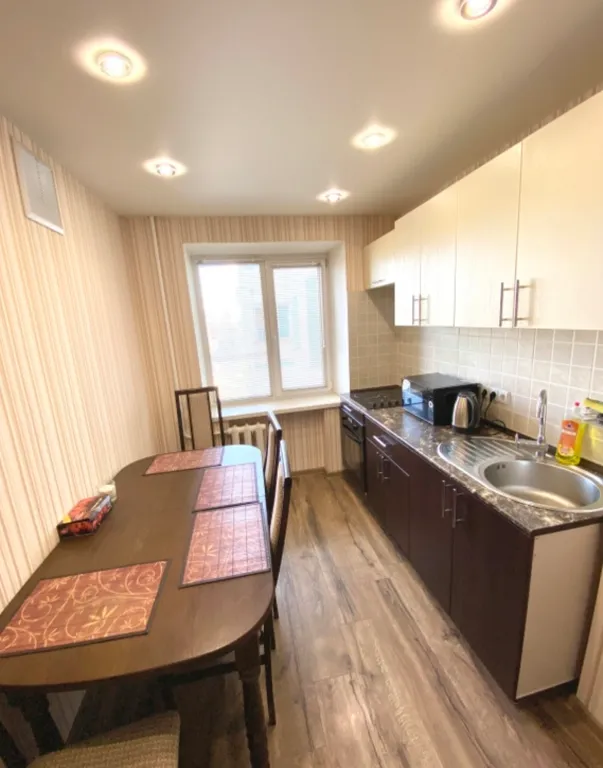 Двухместный номер с двухспальной кроватью возле метро Немига