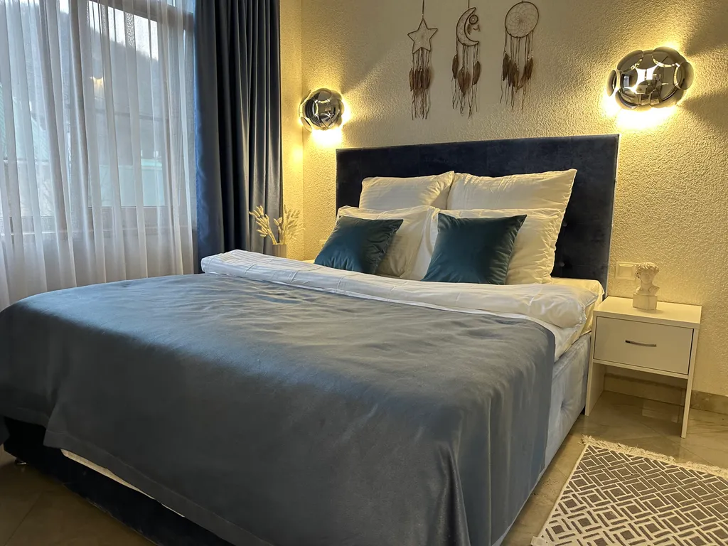 Пушка-евродвушка с видом на горы и Мариотт