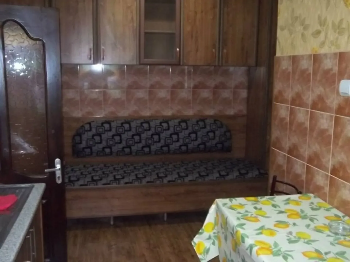 диванчик встроенный в кухонную гарнитуру