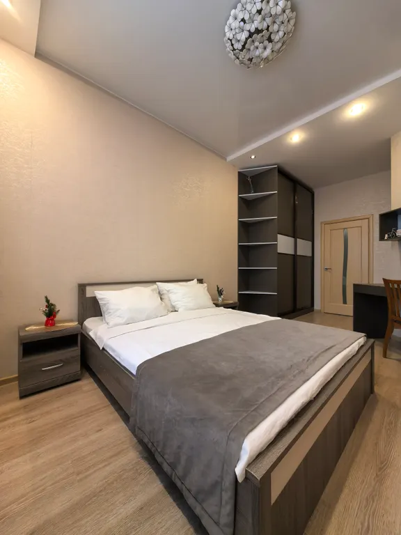 Евродвушка на набережной с видом на Собор для четверых