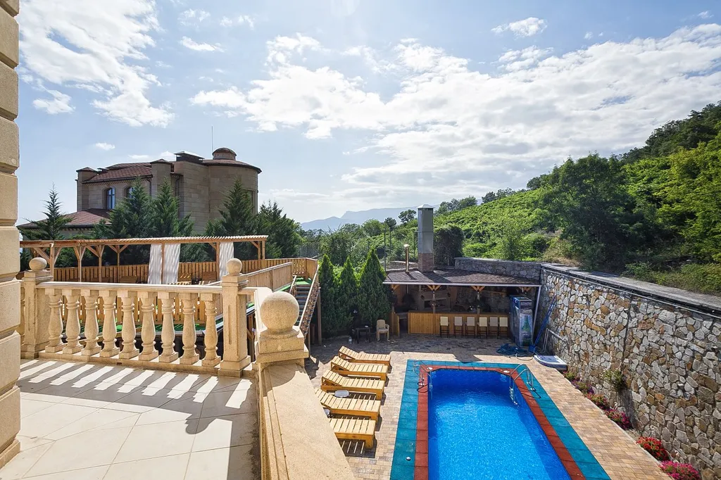 Коттедж Особняк в сосновом лесу с панорамным видом на море, горы — Восход