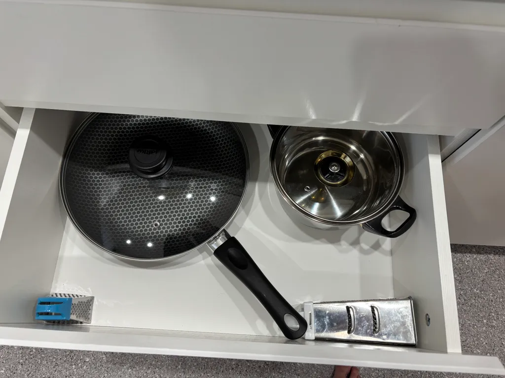 Уютная однотонная квартира