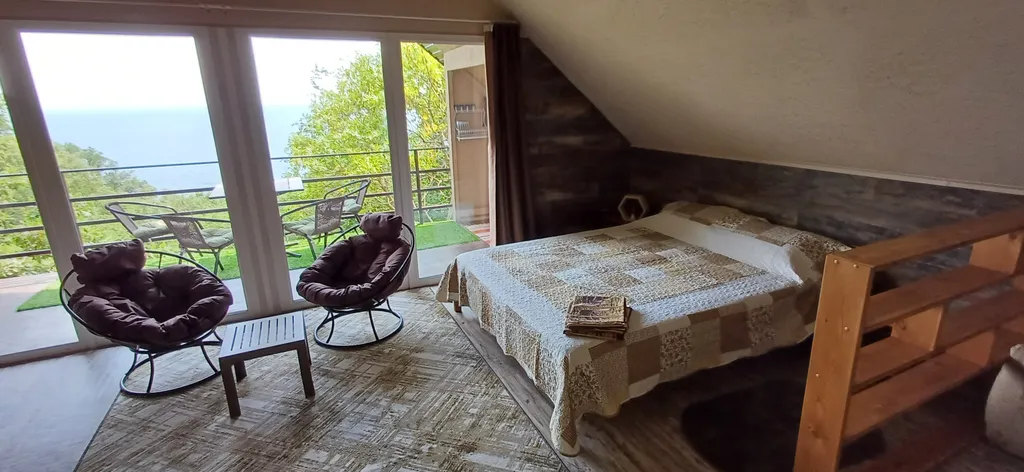 Комната Панорама в доме Остановка Море с видом на море и лес