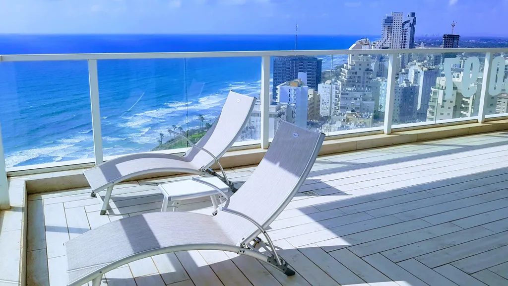 Пентхаус на берегу моря