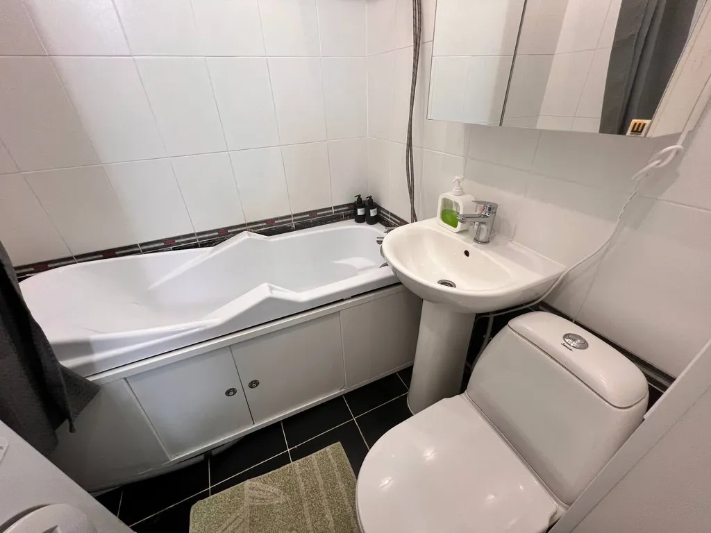 Квартира Уютная светлая студия, центр, ТЦ Вояж, парковка, кафе, аквапарк источник — Тюмень