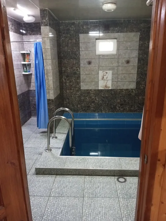 Дом с бассейном, и баней