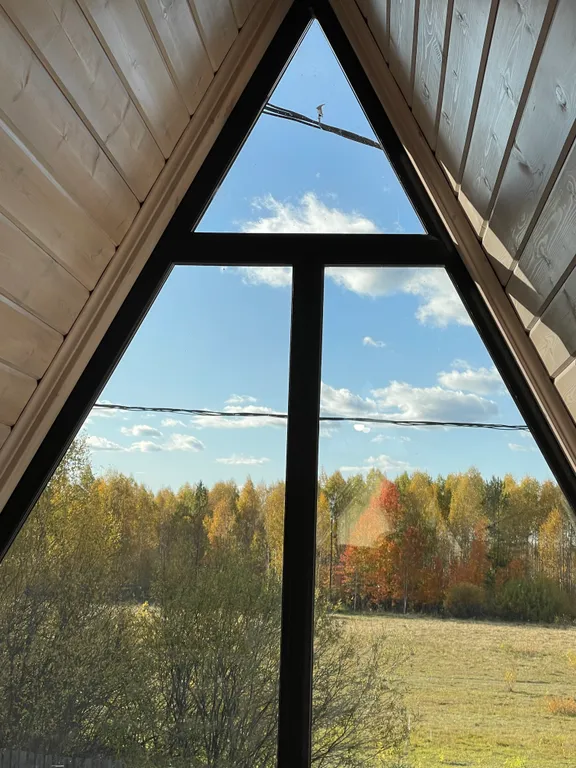 Треугольный дом Афрейм с видом на лес и подогреваемым бассейном