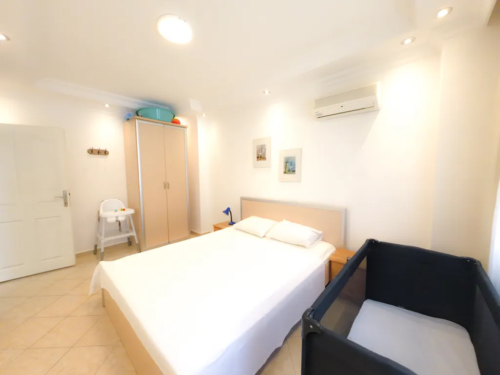 Уютная квартира с видом на бассейн и сад