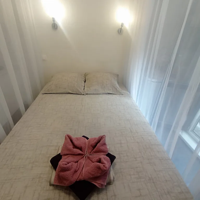 Квартира с балдахином, балконом с лаундж зоной для чая и кофе