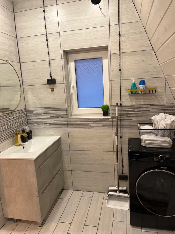 Уютный дом а-фрейм в сосновом лесу